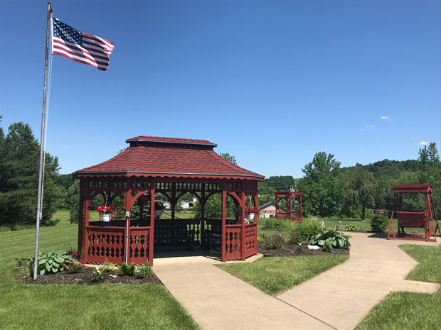 Local Club Helps Make Oak Pointe Look Beautiful